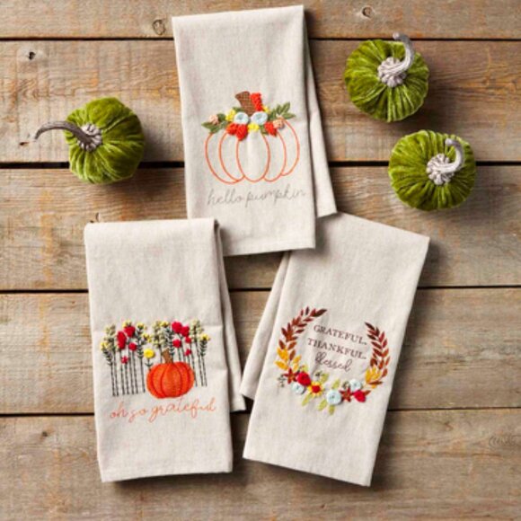 Mud Pie Grateful French Knot Towel/NWT - Picture 2 of 7